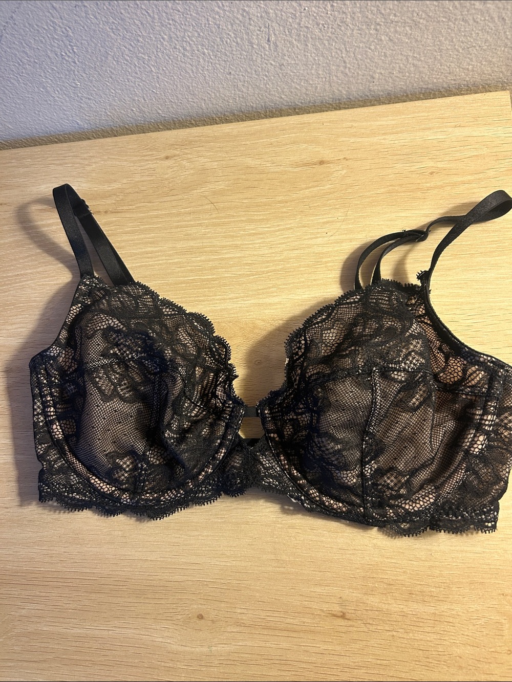 Black Lace Underwire Bra - Calvin Klein 32D